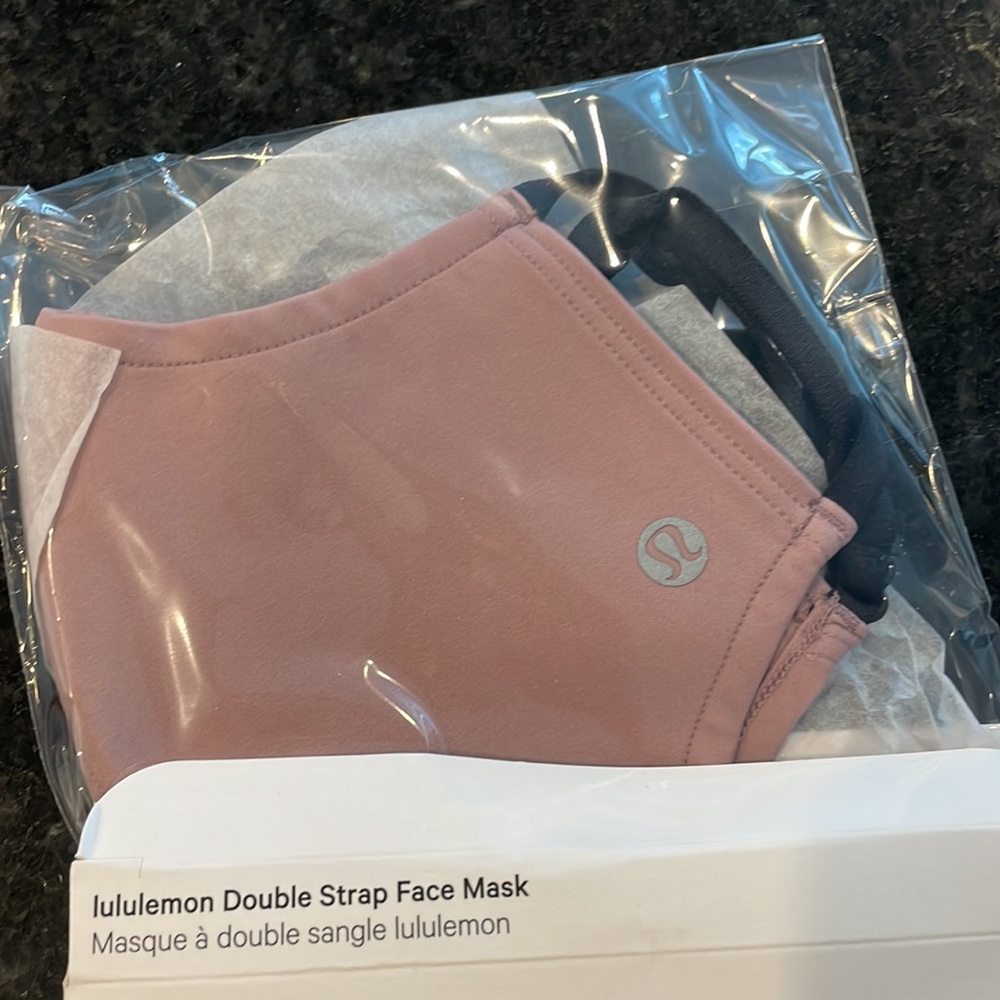 Lululemon double strap face mask